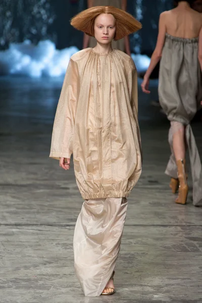 Look 4